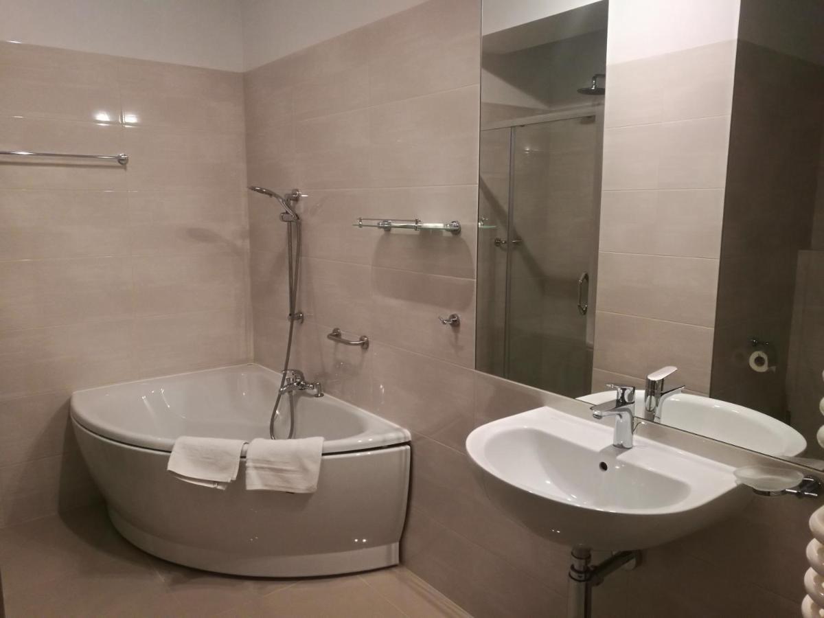 Yuca Hotel 3*